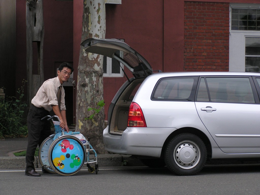 車いすを引き取る | 「飛んでけ!車いす」の会